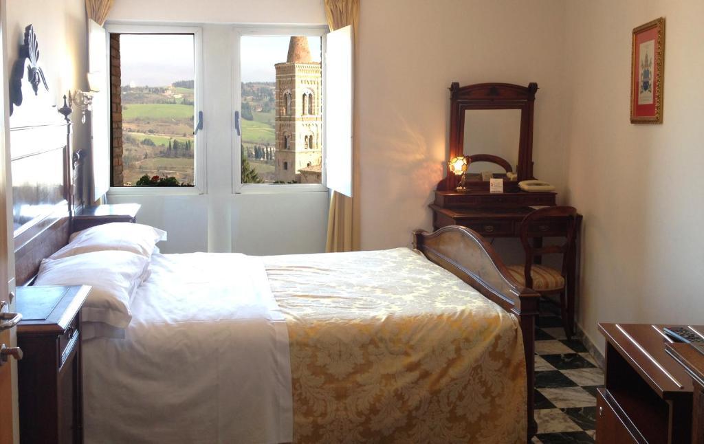 Albergo Hotel Raffaello Urbino Rom bilde