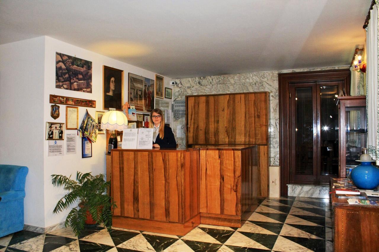 Albergo Hotel Raffaello Urbino Eksteriør bilde