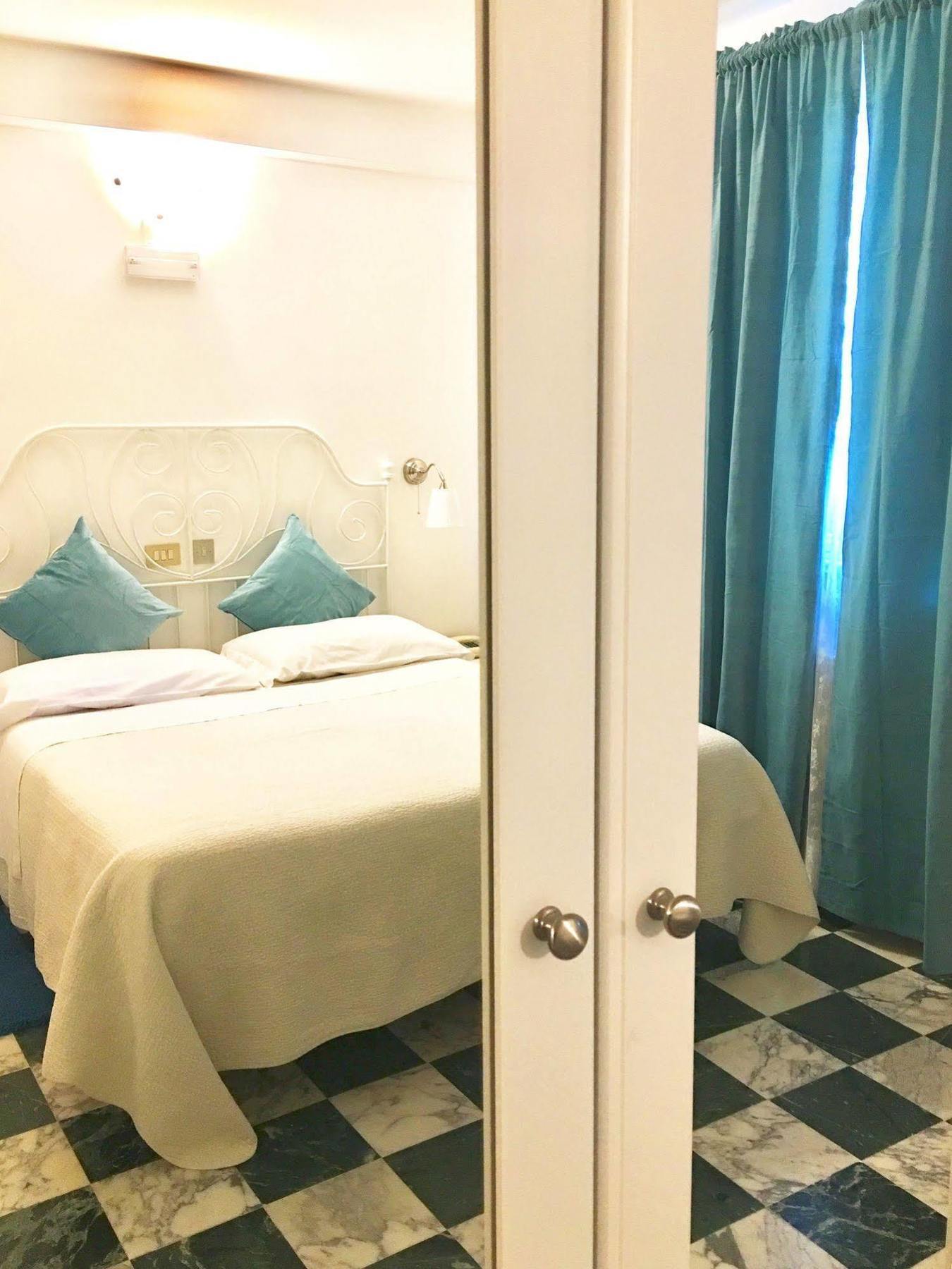 Albergo Hotel Raffaello Urbino Eksteriør bilde