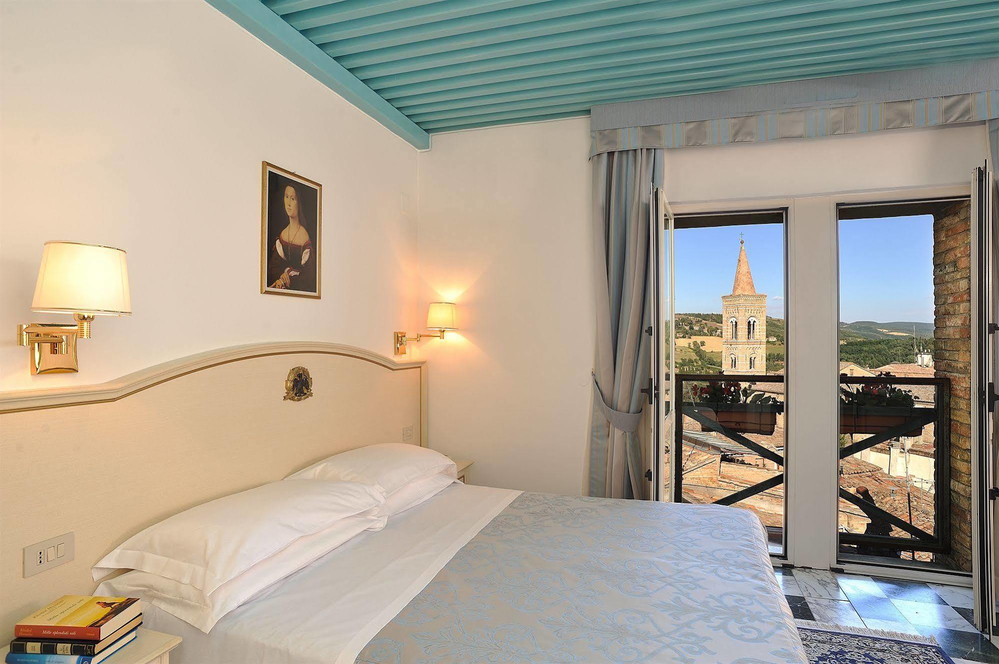 Albergo Hotel Raffaello Urbino Eksteriør bilde