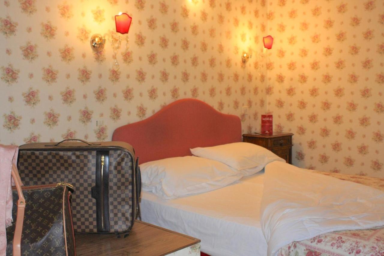 Albergo Hotel Raffaello Urbino Eksteriør bilde